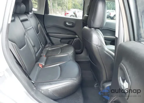 2019 Jeep Compass Limited 4X4 z USA, uszkodzony, nr VIN 3C4NJDCB1KT747555